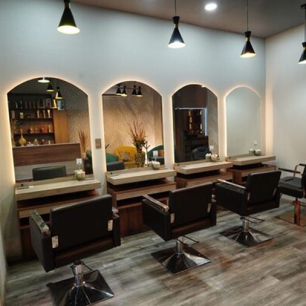 VIVANCE-Interior de salón de belleza premium en Polanco con ambiente de lujo y confort.